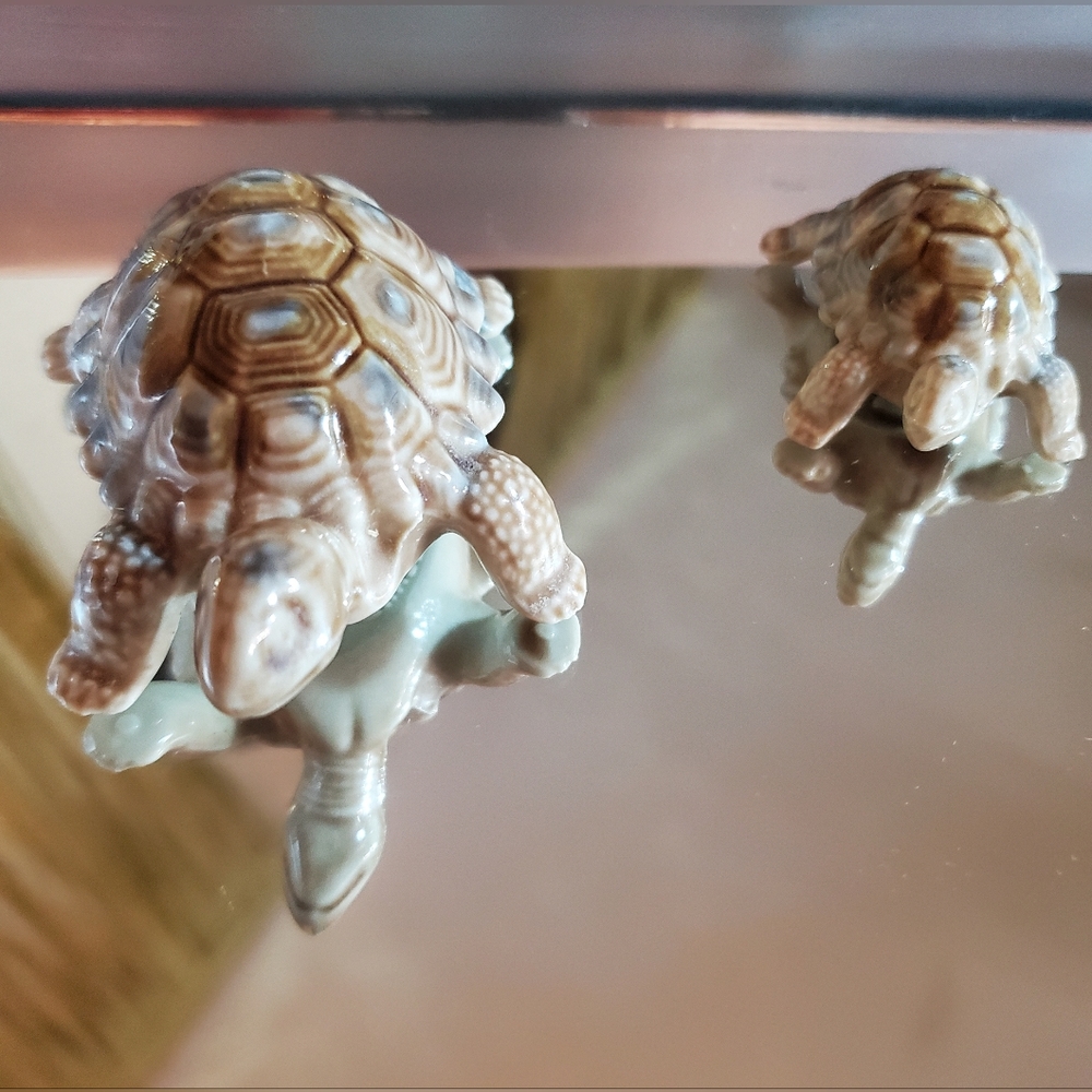 Decorative 2 turtles from Wade, made in England , porcelain